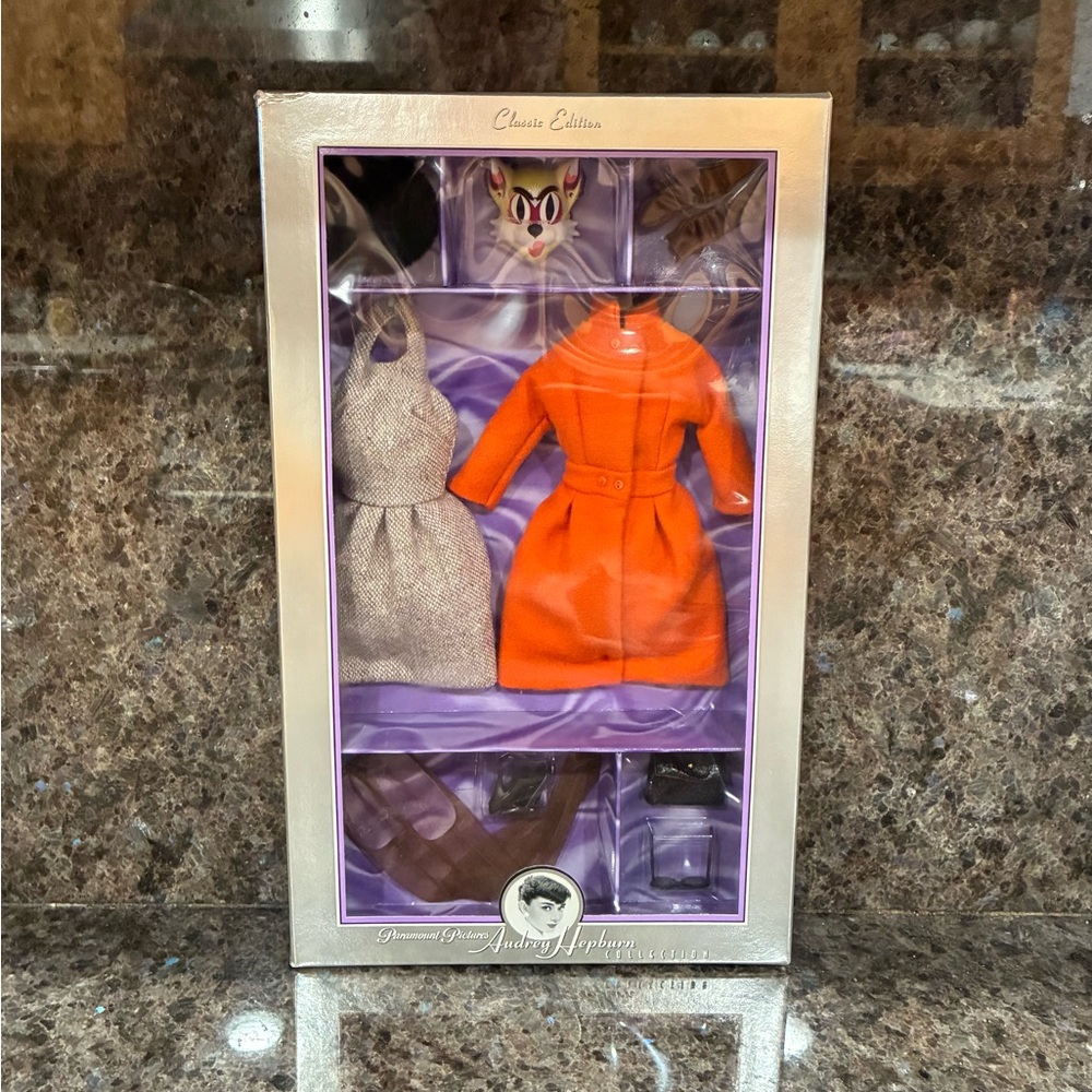 1998 NRFB Audrey Hepburn Breakfast At Tiffany’s Cat Mask Outfit